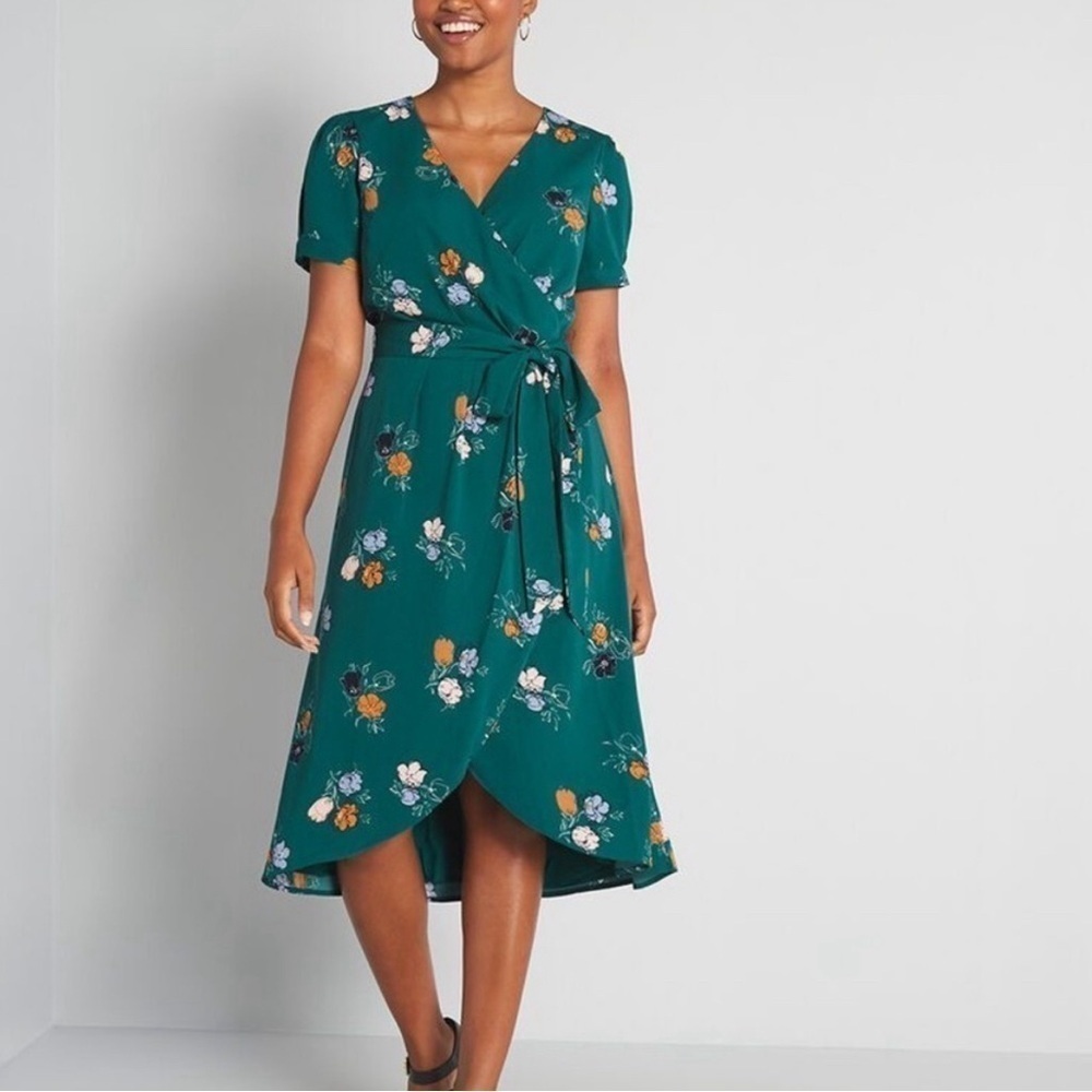 ModCloth Size S Green Floral Poetic Presence Pleated Faux Wrap Lined Dress